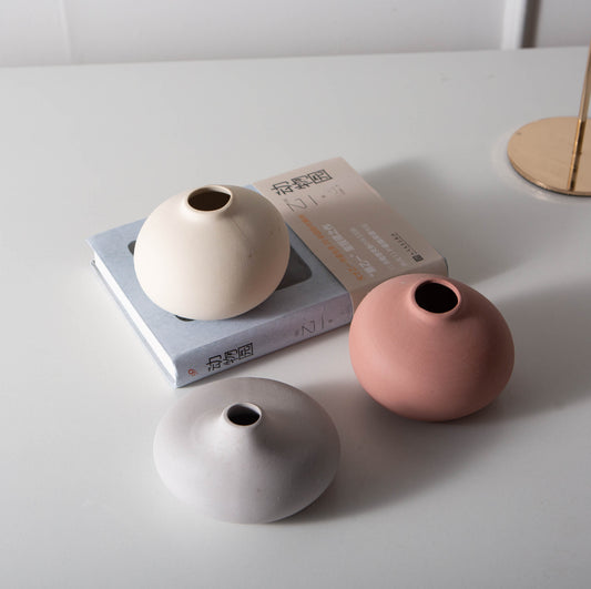 Vaso di ceramica elegante minimalista "sgonfio"