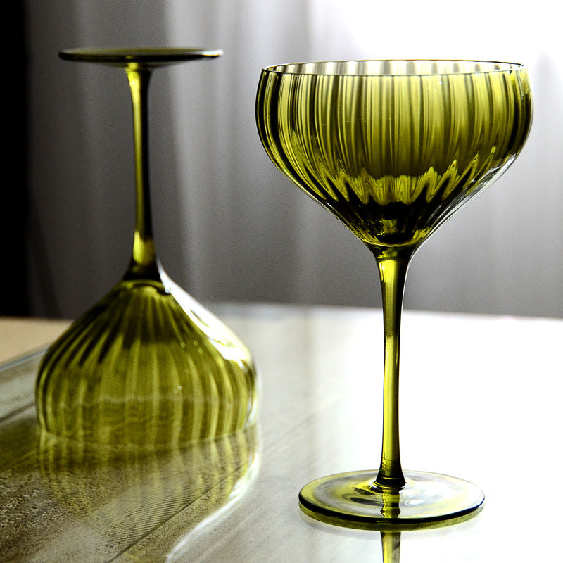 Bicchiere in vetro verde per cocktail