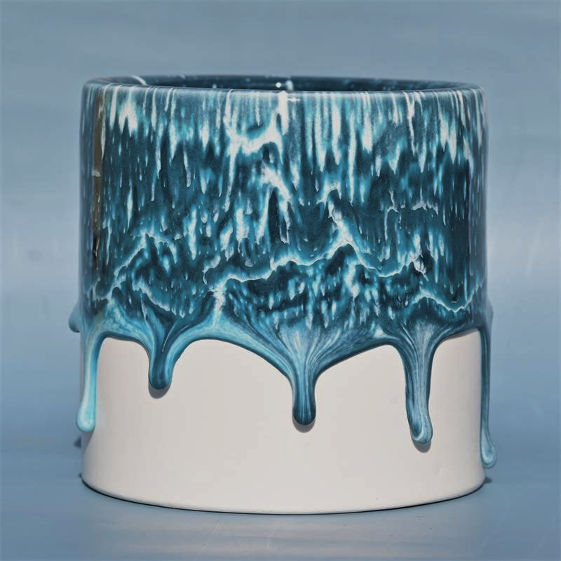 Vaso cilindrico in ceramica con colori gocciolanti