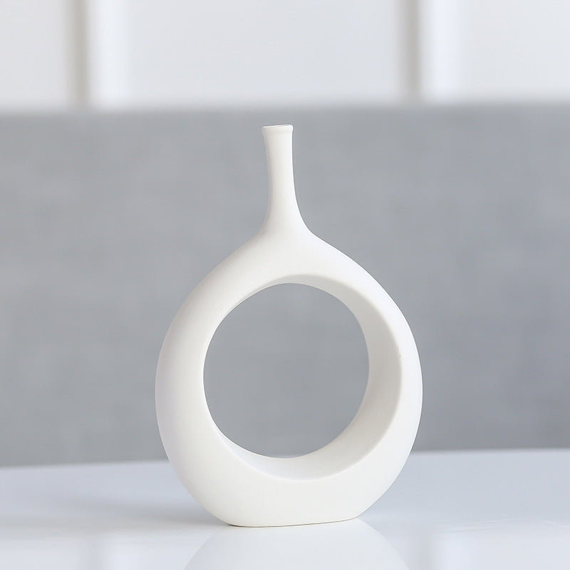 Vaso in ceramica dalla forma ovale allungata