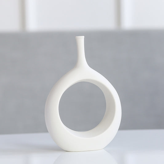Vaso in ceramica dalla forma ovale allungata