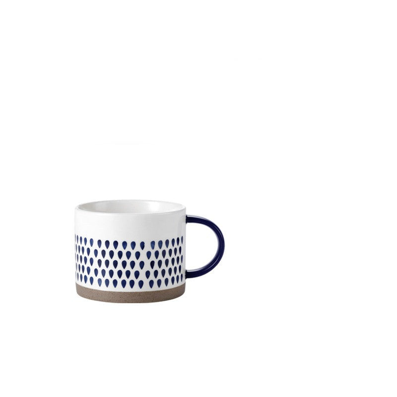 Tazze in ceramica con foglie piccole blu