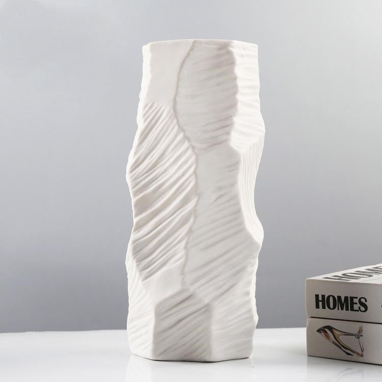 Vaso di ceramica bianco  "I segni del vento"