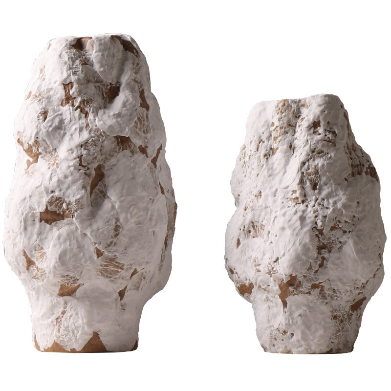 Vaso in ceramica a forma di roccia 