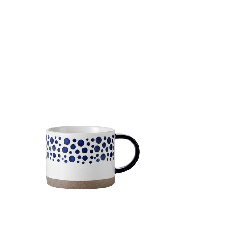 Tazze in ceramica con foglie piccole blu