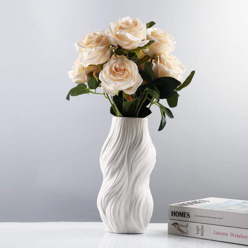 Vaso di ceramica bianco  "I segni del vento"