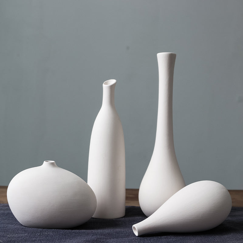 Vasi in ceramica bianchi minimalisti