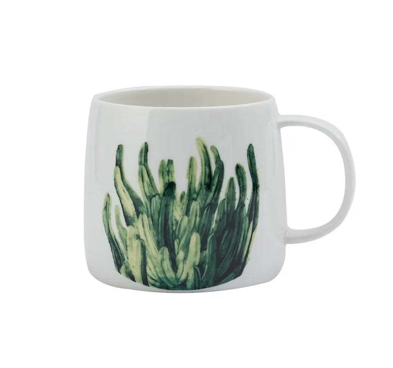 Tazza in ceramica con foglie e piante verdi